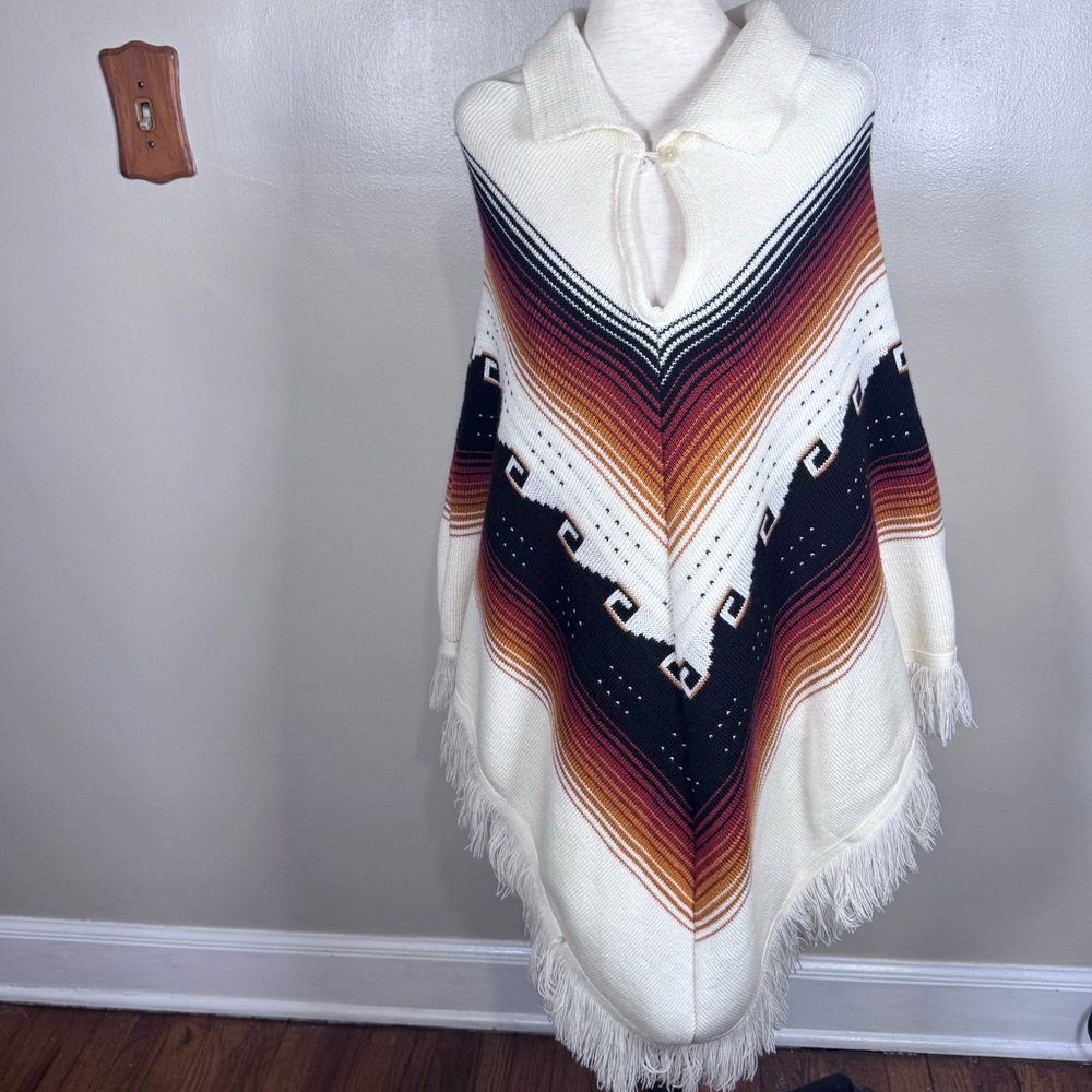 Vintage 70s Handmade White Retro Hand Made Fringe Poncho Sweater Approx Sz M, L